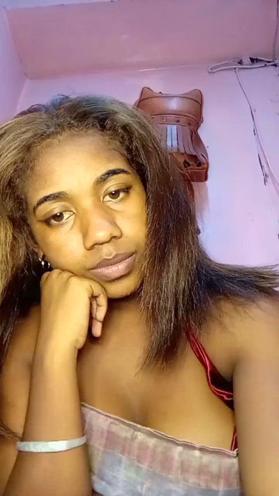 Melanie33 live cam on Cam4