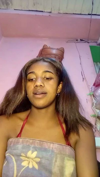 Melanie33 live cam on Cam4