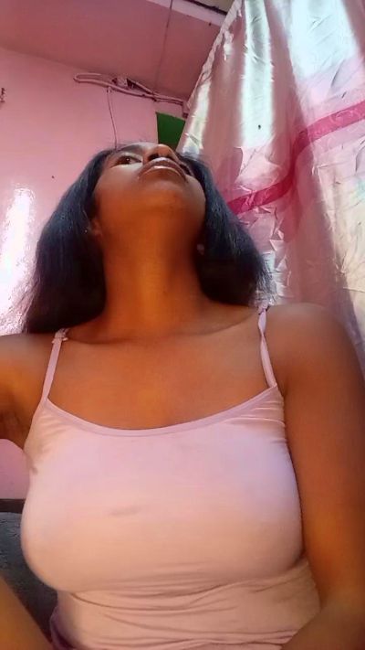 Melanie33 live cam on Cam4