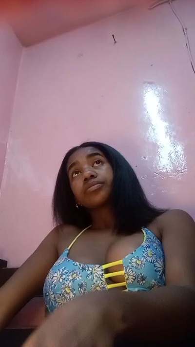 Melanie33 live cam on Cam4