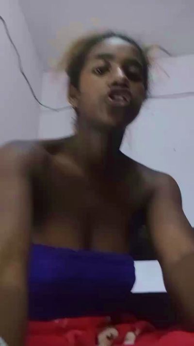 Melanie33 live cam on Cam4