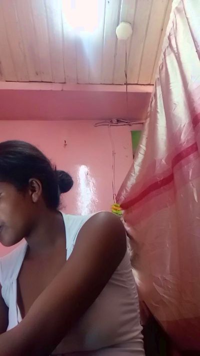 Melanie33 live cam on Cam4