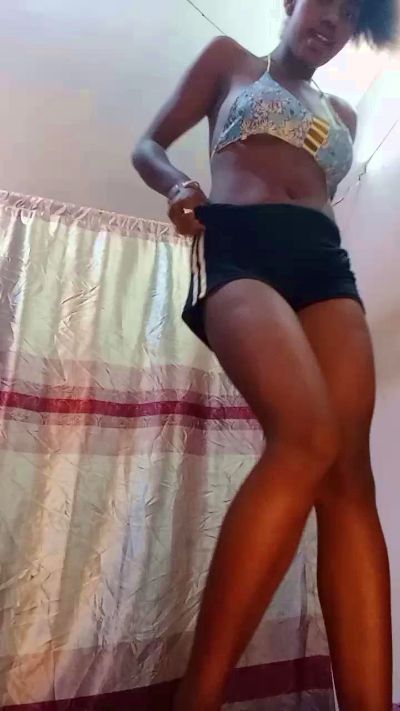 Melanie33 live cam on Cam4