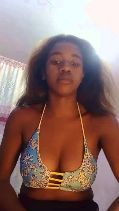 Melanie33 live cam on Cam4
