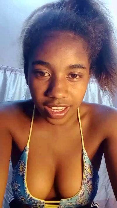 Melanie33 live cam on Cam4