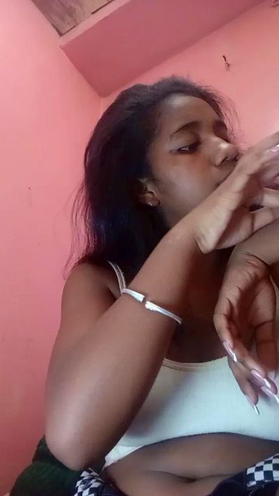 Melanie33 live cam on Cam4
