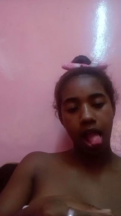 Melanie33 live cam on Cam4