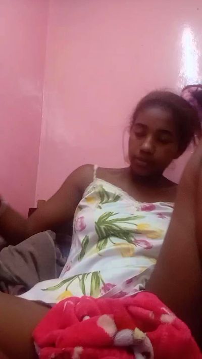Melanie33 live cam on Cam4