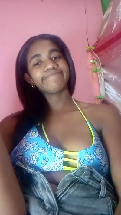 Melanie33 live cam on Cam4