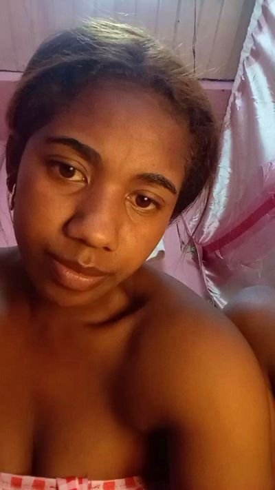 Melanie33 live cam on Cam4
