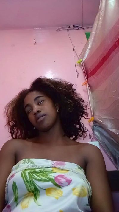 Melanie33 live cam on Cam4