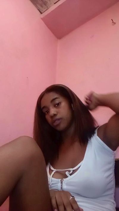 Melanie33 live cam on Cam4