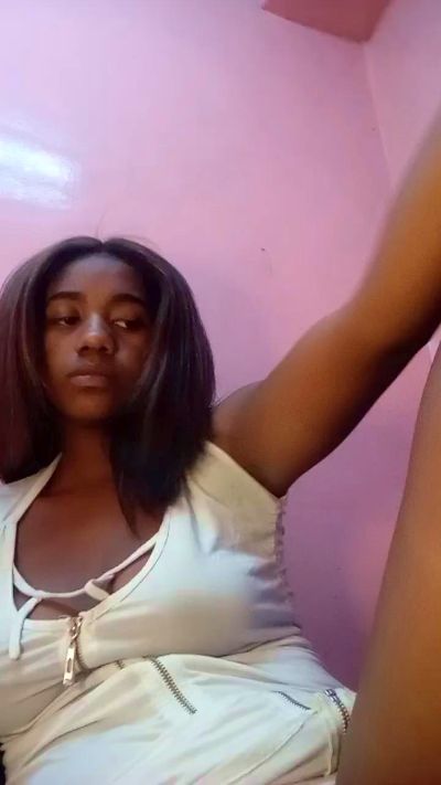 Melanie33 live cam on Cam4