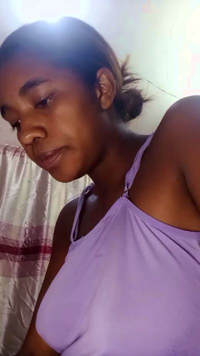 Melanie33 live cam on Cam4