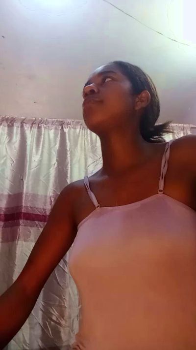 Melanie33 live cam on Cam4