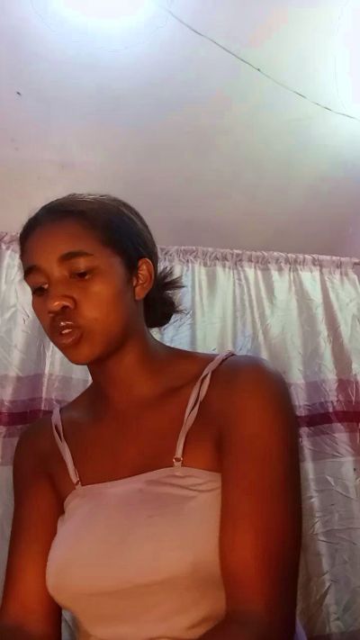 Melanie33 live cam on Cam4