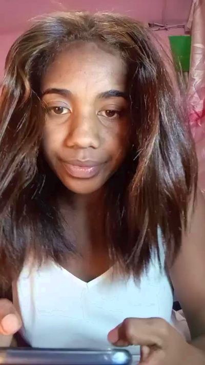 Melanie33 live cam on Cam4