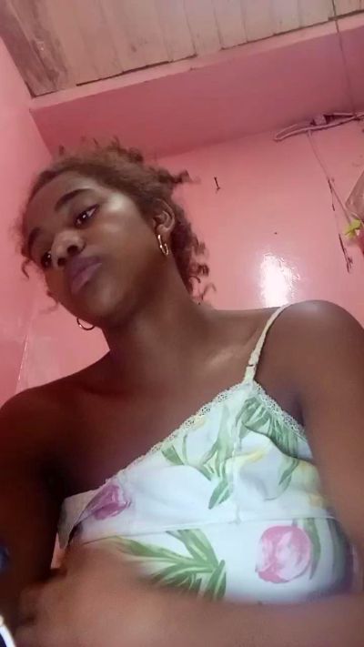 Melanie33 live cam on Cam4
