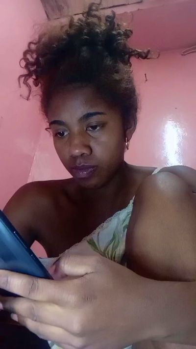 Melanie33 live cam on Cam4