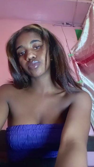 Melanie33 live cam on Cam4