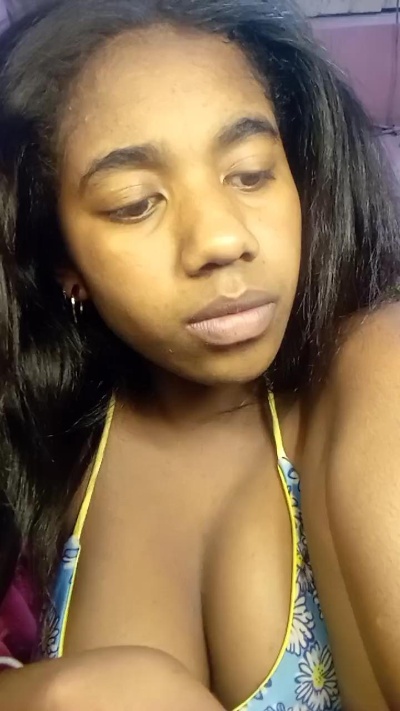 Melanie33 live cam on Cam4