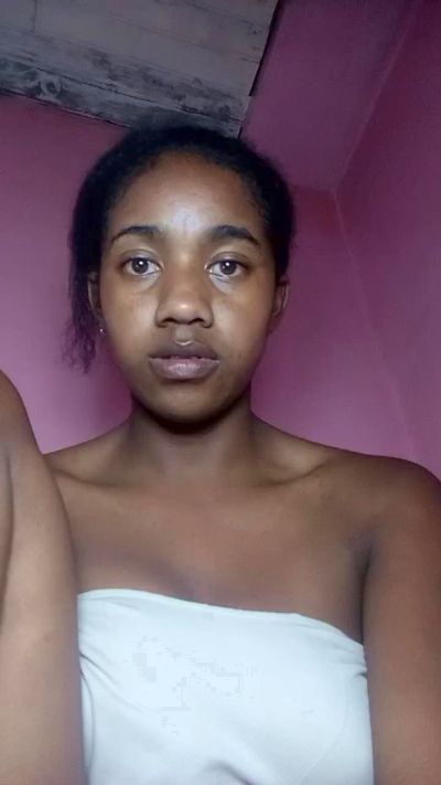 Melanie33 live cam on Cam4