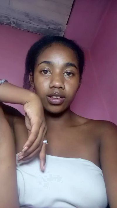 Melanie33 live cam on Cam4