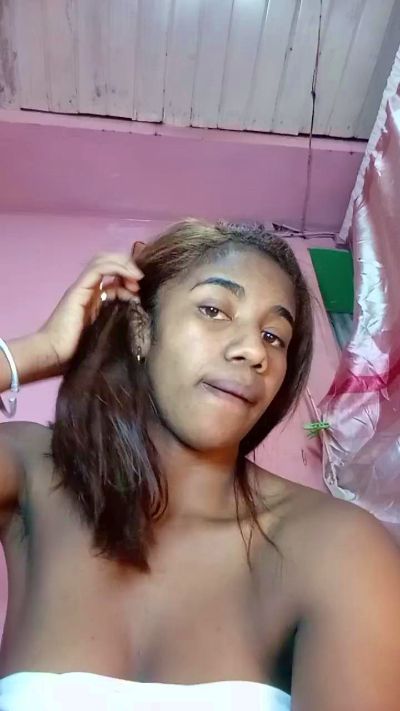 Melanie33 live cam on Cam4
