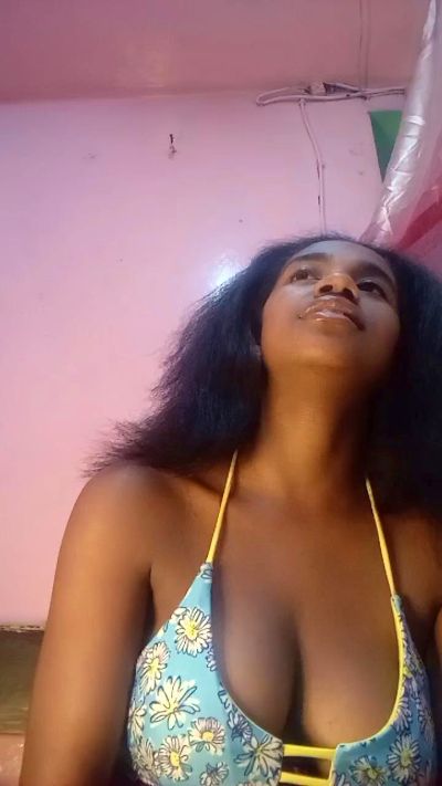 Melanie33 live cam on Cam4