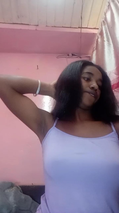 Melanie33 live cam on Cam4