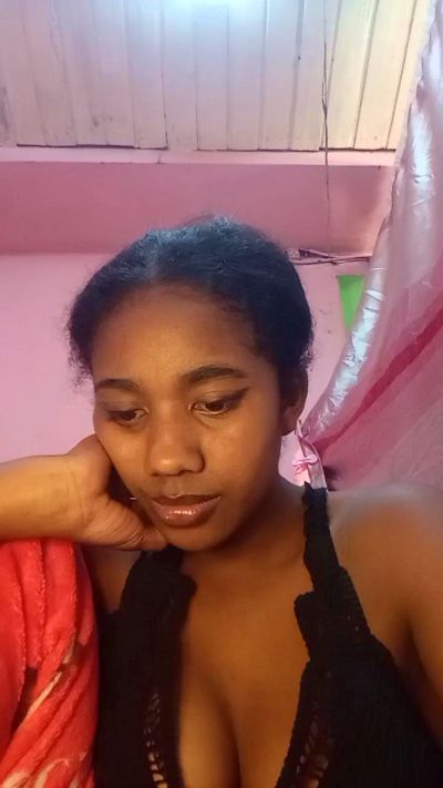 Melanie33 live cam on Cam4