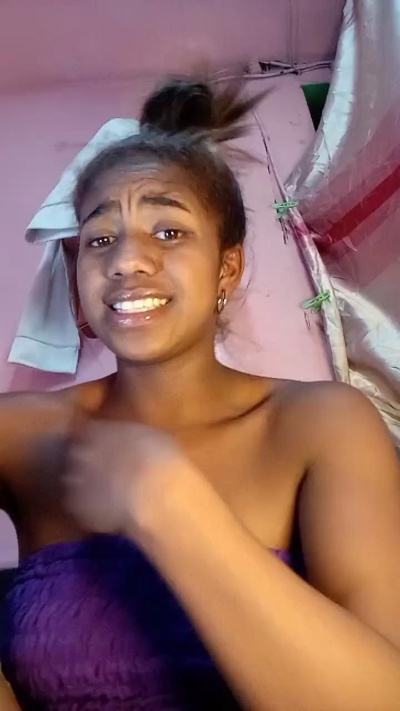 Melanie33 live cam on Cam4