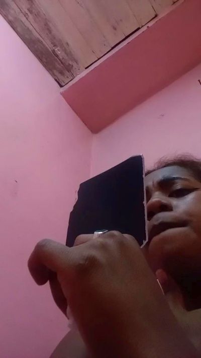 Melanie33 live cam on Cam4
