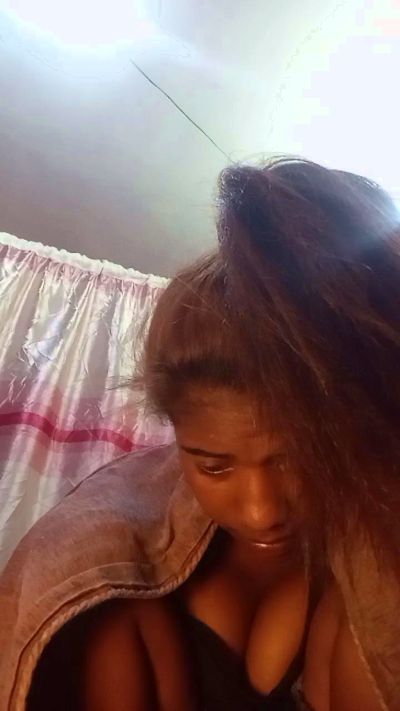 Melanie33 live cam on Cam4