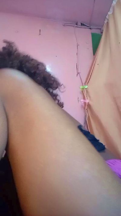 Melanie33 live cam on Cam4