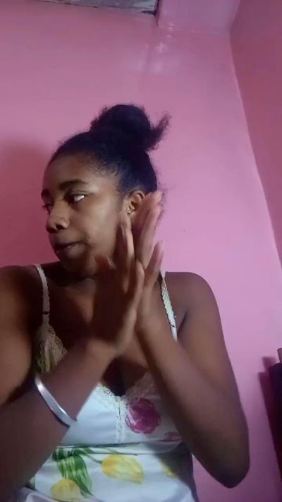 Melanie33 live cam on Cam4