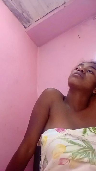 Melanie33 live cam on Cam4