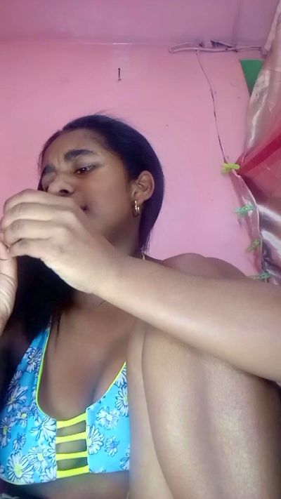 Melanie33 live cam on Cam4