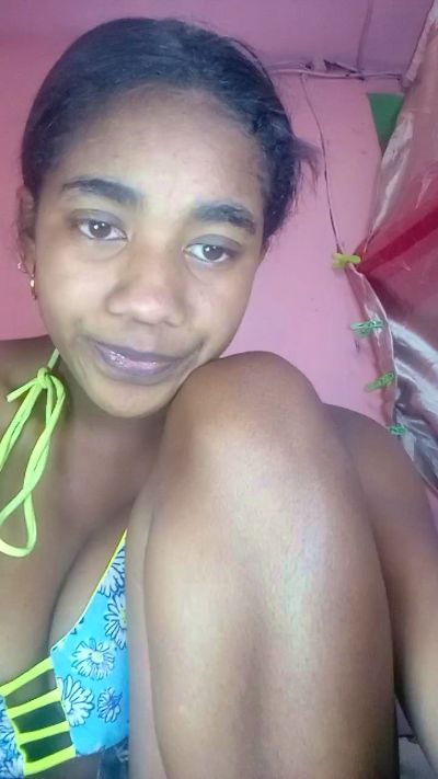 Melanie33 live cam on Cam4