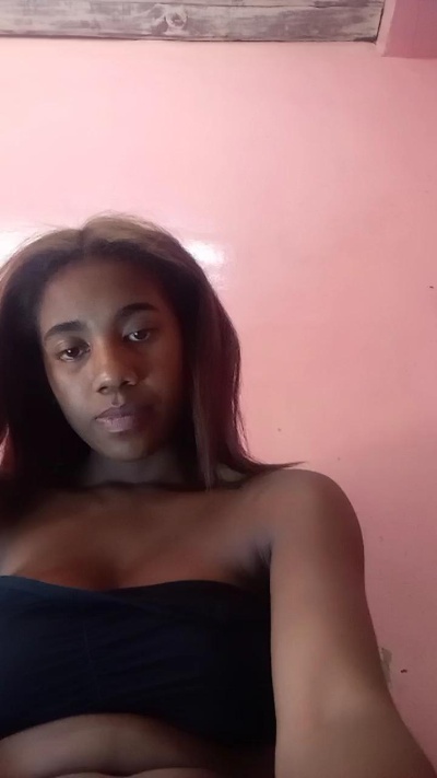 Melanie33 live cam on Cam4