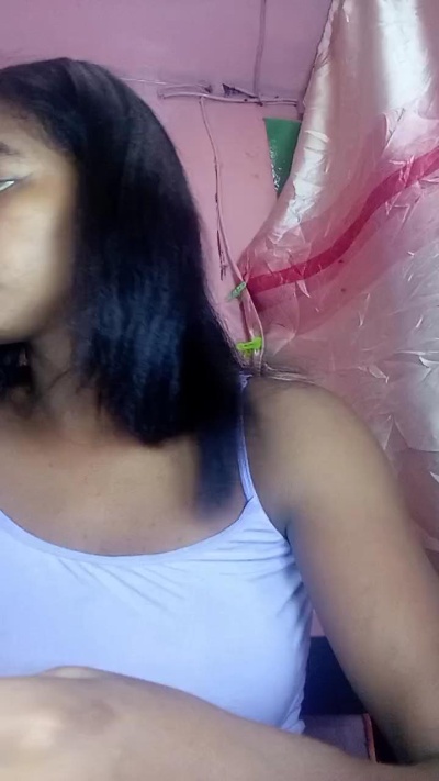 Melanie33 live cam on Cam4