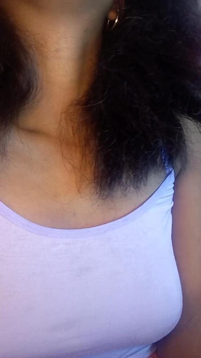 Melanie33 live cam on Cam4