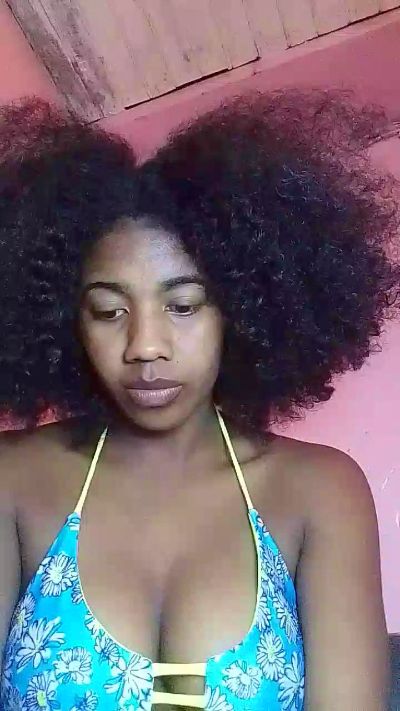 Melanie33 live cam on Cam4