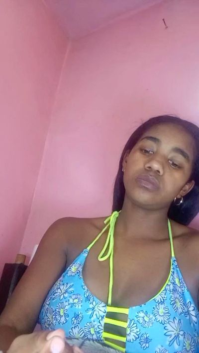 Melanie33 live cam on Cam4