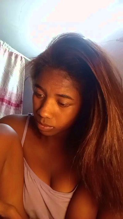 Melanie33 live cam on Cam4