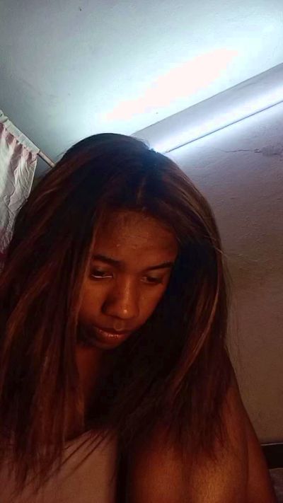 Melanie33 live cam on Cam4