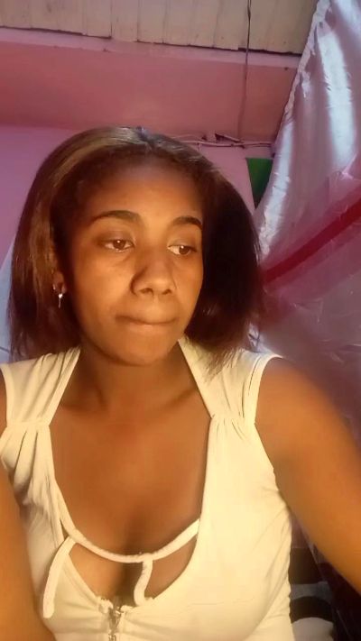 Melanie33 live cam on Cam4