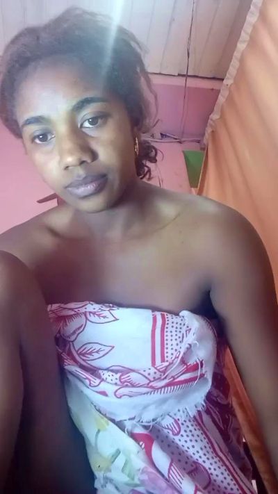 Melanie33 live cam on Cam4