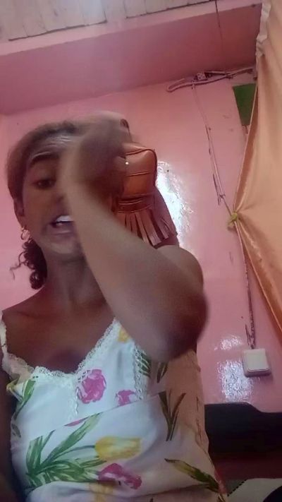 Melanie33 live cam on Cam4