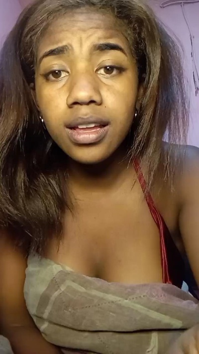 Melanie33 live cam on Cam4
